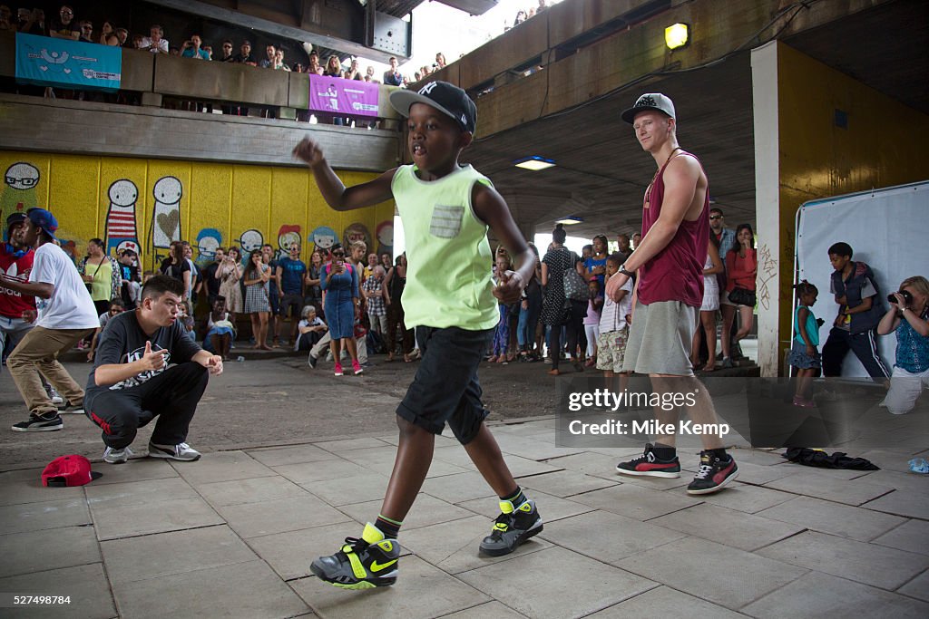 UK - South Bank - Urban culture street and breakdancing