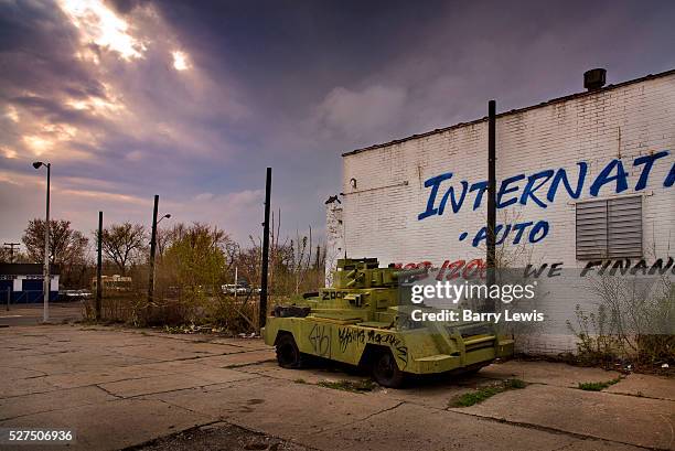 Abandoned tank in a car park, north Detroit. Known as the world's traditional automotive center, "Detroit" is a metonym for the American automobile...