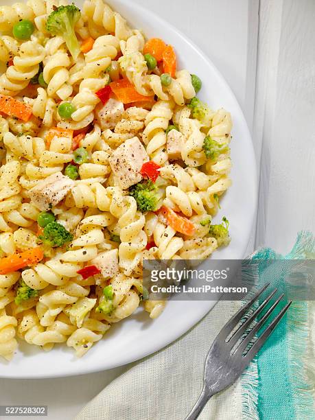 pasta primavera with chicken - primavera stock pictures, royalty-free photos & images