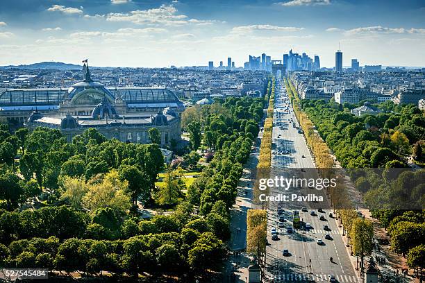 paesaggio urbano di parigi, l'avenue de la grande-armée, francia - boulevard foto e immagini stock