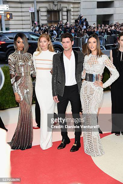 Jourdan Dunn, Doutzen Kroes, Sean O'Pry, and Alessandra Ambrosio attend the "Manus x Machina: Fashion In An Age Of Technology" Costume Institute Gala...