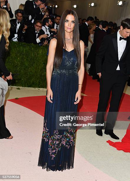 Actress Katie Holmes attends the 'Manus x Machina: Fashion in an Age of Technology' Costume Institute Gala at the Metropolitan Museum of Art on May...