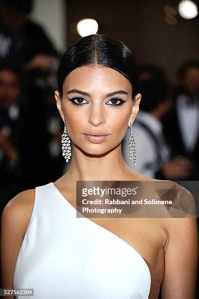 Emily Ratajkowski attends "Manus x Machina: Fashion In An Age Of Technology" Costume Institute Gala at