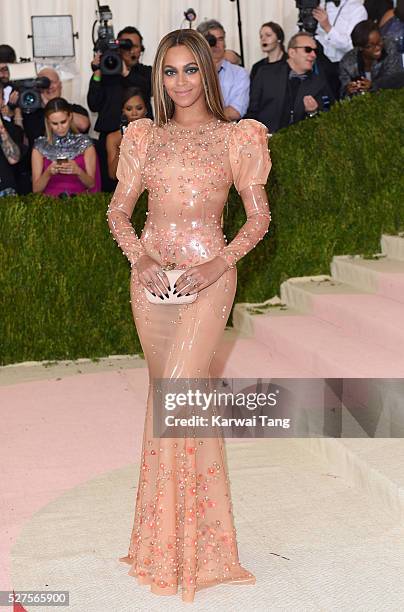 Beyonce Knowles arrives for the "Manus x Machina: Fashion In An Age Of Technology" Costume Institute Gala at Metropolitan Museum of Art on May 2,...