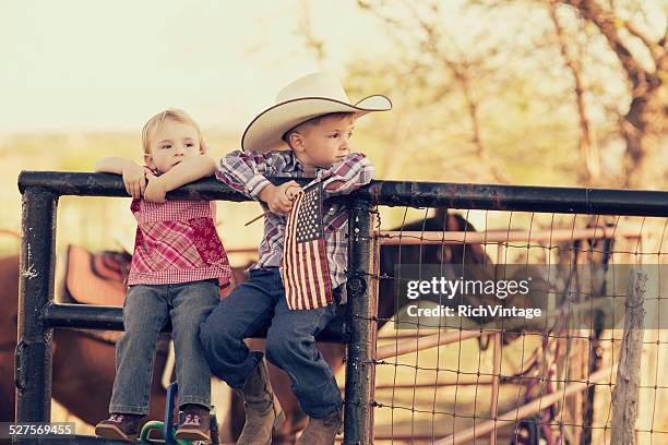 junge texas children - südstaaten stock-fotos und bilder