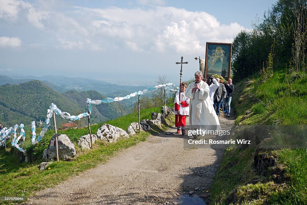 Procession Photo Religious Procession High-Res Stock Photo - Getty Images