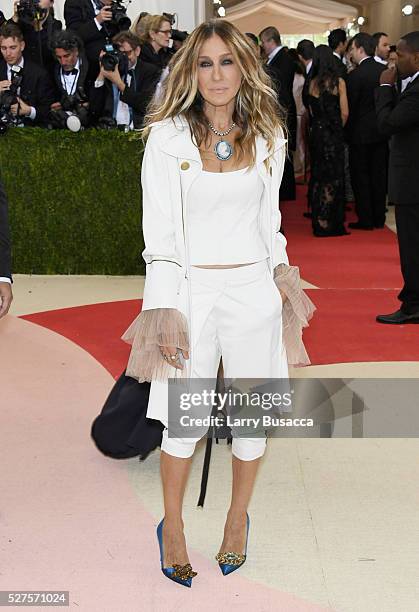 Actress Sarah Jessica Parker attends the "Manus x Machina: Fashion In An Age Of Technology" Costume Institute Gala at Metropolitan Museum of Art on...