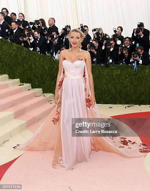 Blake Lively attends the "Manus x Machina: Fashion In An Age Of Technology" Costume Institute Gala at Metropolitan Museum of Art on May 2, 2016 in...