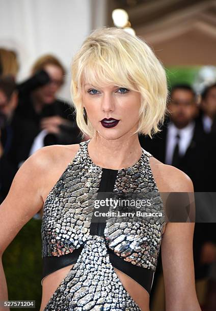 Taylor Swift attends the "Manus x Machina: Fashion In An Age Of Technology" Costume Institute Gala at Metropolitan Museum of Art on May 2, 2016 in...