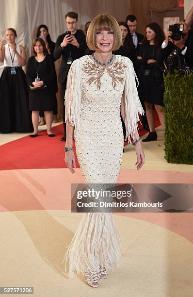 Anna Wintour attends the "Manus x Machina: Fashion In An Age Of Technology" Costume Institute Gala at Metropolitan Museum of Art on May 2, 2016 in...