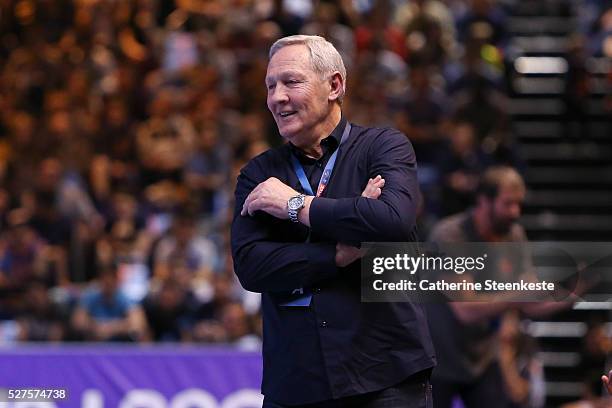 Zvonimir Serdarusic Head Coach of Paris Saint Germain is reacting to a play during the quarter final EHF Champions League game between Paris...