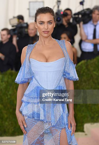 Irina Shayk arrives for the "Manus x Machina: Fashion In An Age Of Technology" Costume Institute Gala at Metropolitan Museum of Art on May 2, 2016 in...