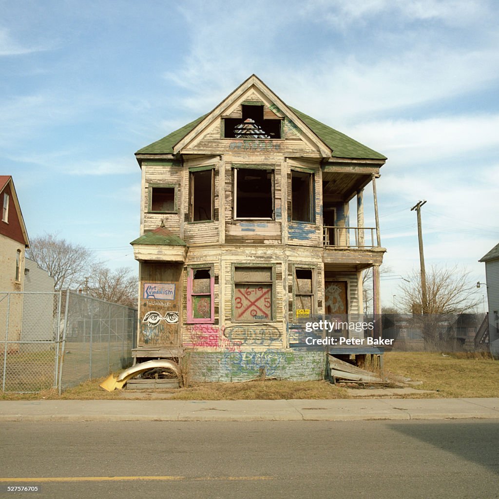 A run-down, abandoned house with graffiti on it, Detroit, Michigan, USA