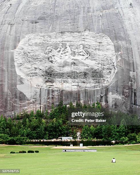 confederate carving in a mountain, stone mountain park. georgia. usa - stone mountain stock pictures, royalty-free photos & images