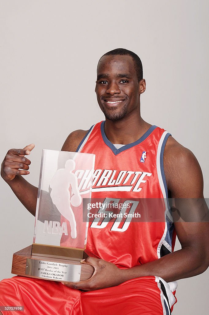 EMEKA OKAFOR 2004-05 NBA Rookie of the Year 8X10 PHOTO CHARLOTTE BOBCATS