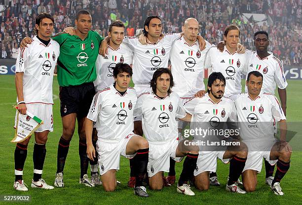 The players of Milan pose before the Champions League semi final second Leg match between PSV Eindhoven and AC Mailand at the Philips Stadium on May...