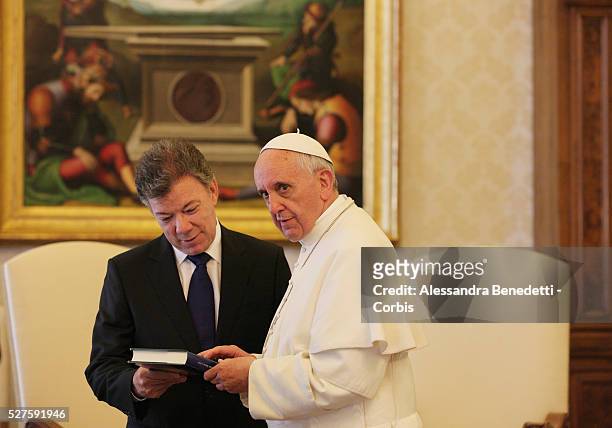 Pope Francis meets President of Colombia Juan Manuel Santos Calderon at his private library on May 13, 2013 in Vatican City, Vatican. In the course...