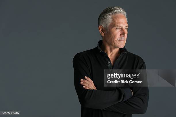 portrait of middle-aged man in studio - mezzo busto foto e immagini stock