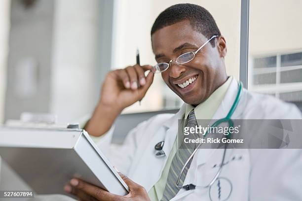 doctor reading medical chart - clipboard and glasses stock pictures, royalty-free photos & images