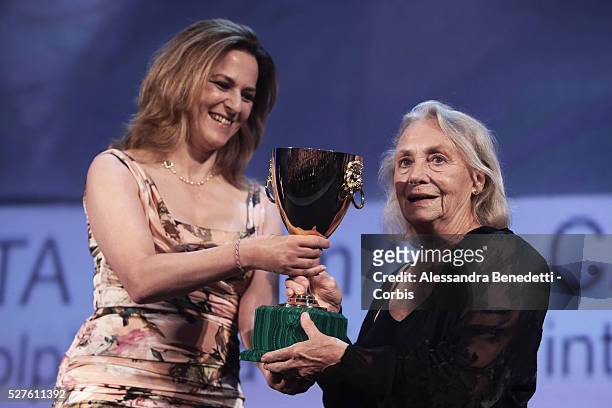 Elena Cotta winner of the Coppa Volpi award for best Actress in the movie Via Castellana Bandiera