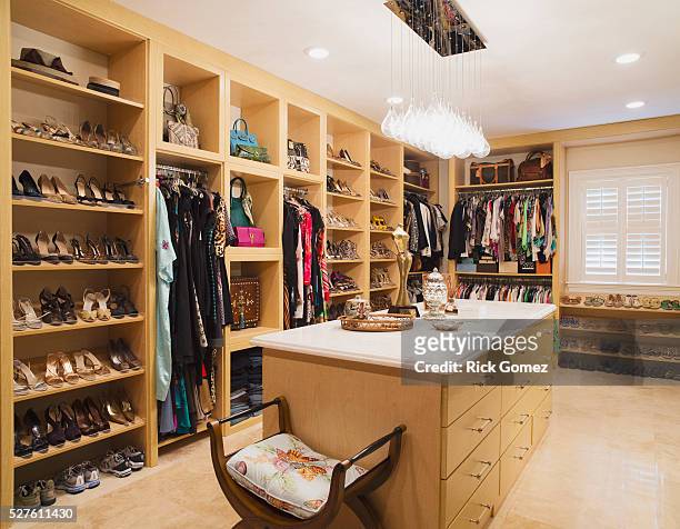 woman's dream - shoes closet 個照片及圖片檔