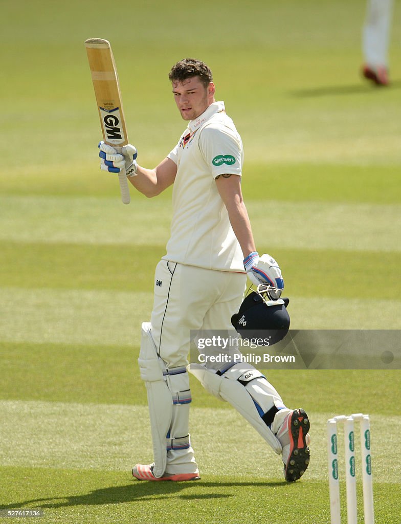 Surrey v Durham - Specsavers County Championship: Division One