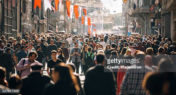 crowded istiklal street in istanbul - straat stockfoto's en -beelden