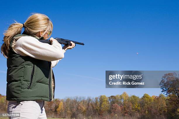 woman skeet shooting - skeet shooting stock pictures, royalty-free photos & images