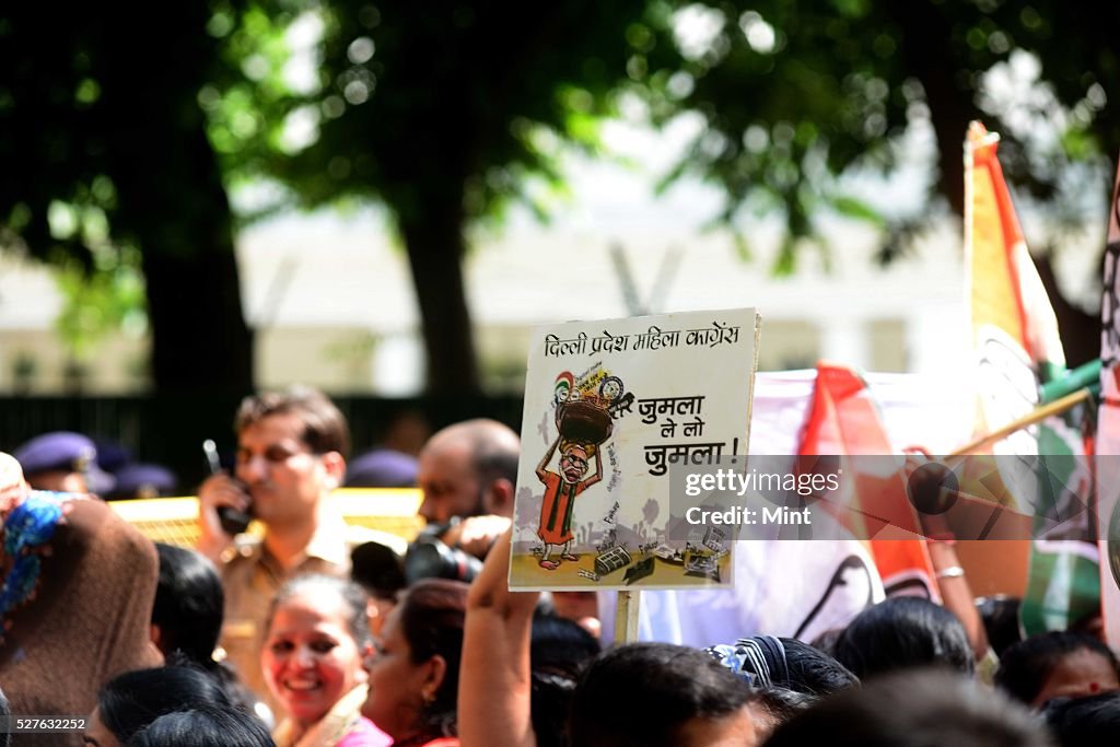 Delhi Pradesh Mahila Congress Holds Demonstration At Ashoka Raod Near BJP Headquarters On Increasing Onion Prices