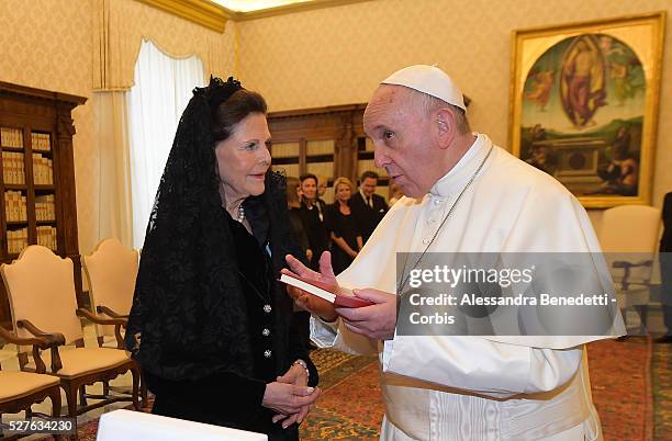 Pope Francis held an audience to receive Queen Silvia, Princess Madeleine and husband Christopher O'Neill and the little Princess Leonore of Sweden...