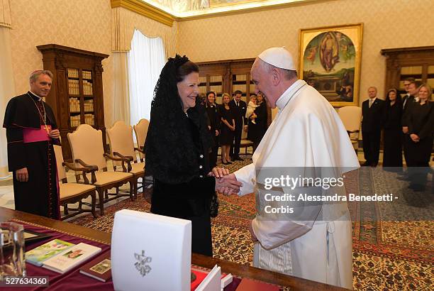 Pope Francis held an audience to receive Queen Silvia, Princess Madeleine and husband Christopher O'Neill and the little Princess Leonore of Sweden...