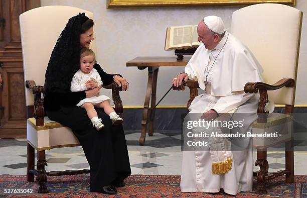 Pope Francis held an audience to receive Queen Silvia, Princess Madeleine and husband Christopher O'Neill and the little Princess Leonore of Sweden...