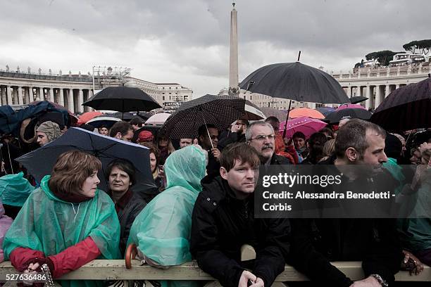 Faithfuls awaits in St. Peter's Square for the election of the new Pope successor of Pope Benedict XVI during the second day of the conclave.