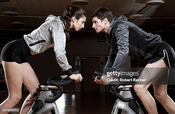 man and woman face to face on treadmills - confrontation fotografías e imágenes de stock