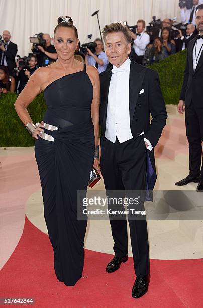 Donna Karan and Calvin Klein arrive for the "Manus x Machina: Fashion In An Age Of Technology" Costume Institute Gala at Metropolitan Museum of Art...