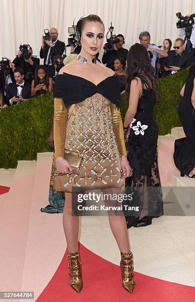 Princess Elisabeth von Thurn und Taxis arrives for the "Manus x Machina: Fashion In An Age Of Technology" Costume Institute Gala at Metropolitan...