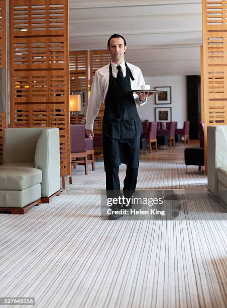 waiter carrying tray with coffee - kelner stockfoto's en -beelden