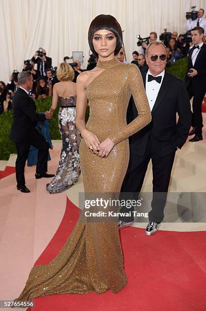 Zendaya arrives for the "Manus x Machina: Fashion In An Age Of Technology" Costume Institute Gala at Metropolitan Museum of Art on May 2, 2016 in New...