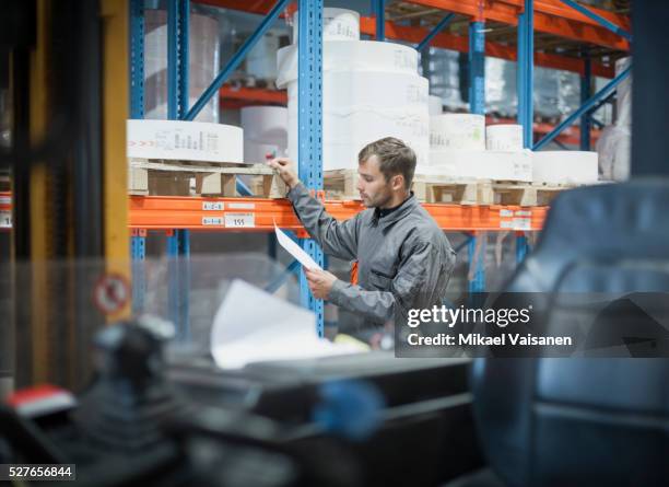 Labelling Factory Photos and Premium High Res Pictures - Getty Images