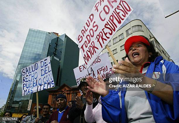 Sofia Rios secretaria general de la Confederacion de Salud de Bolivia, participa de una marcha de protesta de los trabajadores de este gremio el 06...