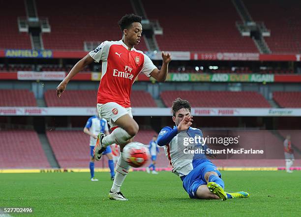 Chris Willock of Arsenal takes on Jack Doyle of Blackburn during the Barclays U21 Premier League match between Arsenal and Blackburn Rovers at...