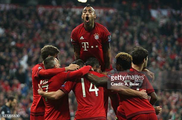 Arturo Vidal of Bayern Muenchen and teammates celebrate their first goal during the Champions League semi final second leg match between FC Bayern...