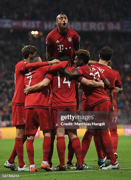 Xabi Alonso of Bayern Munich celebrates with team mates as he scores their first goal from a free kick during UEFA Champions League semi final second...
