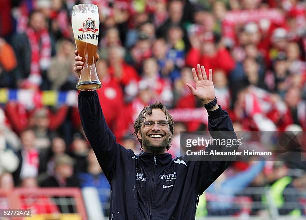Juergen Klopp the headcoach of Mainz celebrates after the Bundesliga match between FSV Mainz 05 and FC Bayern Munich at the Bruchweg Stadium on May...
