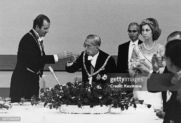 King Juan Carlos and Queen Sofia of Spain are received by Emperor Hirohito during a visit to Tokyo, Japan, 27th October 1980.