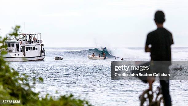 surfing at katiet village - mentawai islands stock pictures, royalty-free photos & images