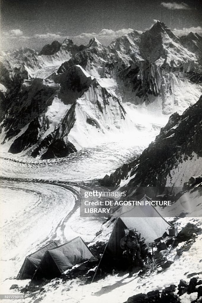 The V field of the Italian expedition to K2
