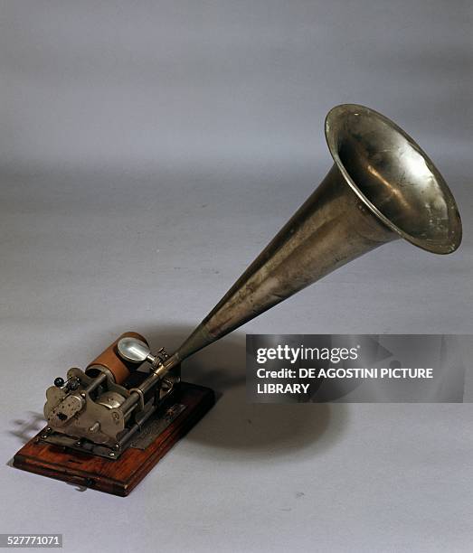 Columbia phonograph, 1900. 20th century. Milan, Museo Nazionale Della Scienza E Della Tecnica 'Leonardo Da Vinci'