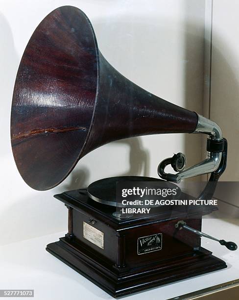 Victor gramophone with horn, ca 1906, made by Victor Talking Machine Company. United States of America, 20th century. Milan, Museo Nazionale Della...
