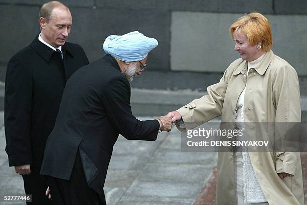 Russian Federation: Russian President Vladimir Putin and his wife Ludmila greet Indian Prime Minister Manmohan Singh before attending the military...